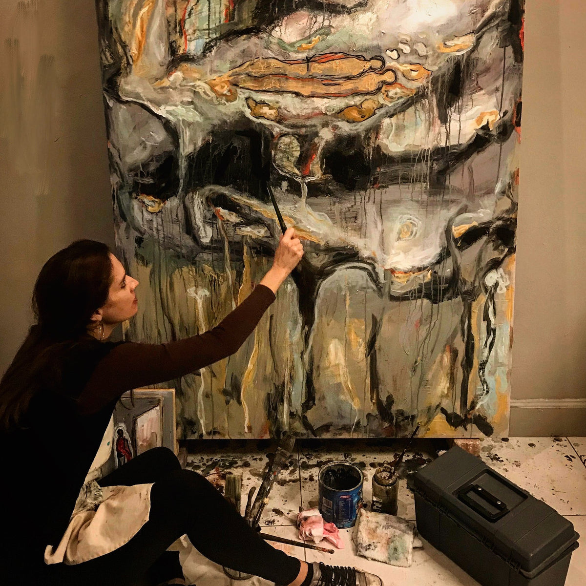 Klara Chavarría painting in her studio