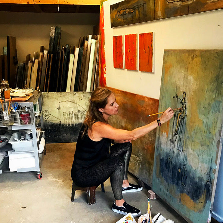 Klara Chavarría painting in her studio